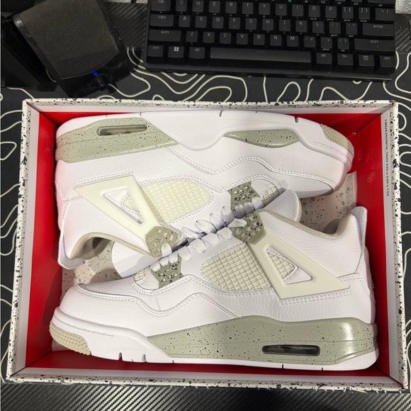 Jordan 4 Oreo - Picture 2 of 5